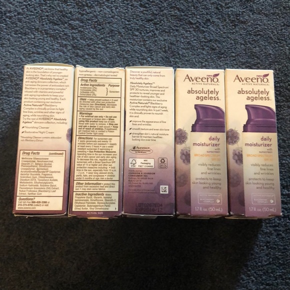 FIVE OUTDATED Aveeno Daily moisturizers. SPF30 - Picture 2 of 3
